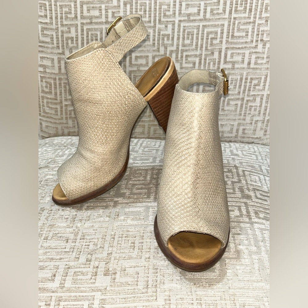 UGGS Size 8 1/2 Audrey Exotic Embossed Leather Cream Peep-Toe Heels GUC
